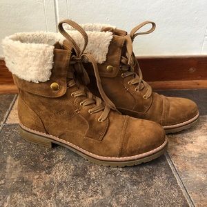 Tan Tommy Hilfiger Boots sz 9
